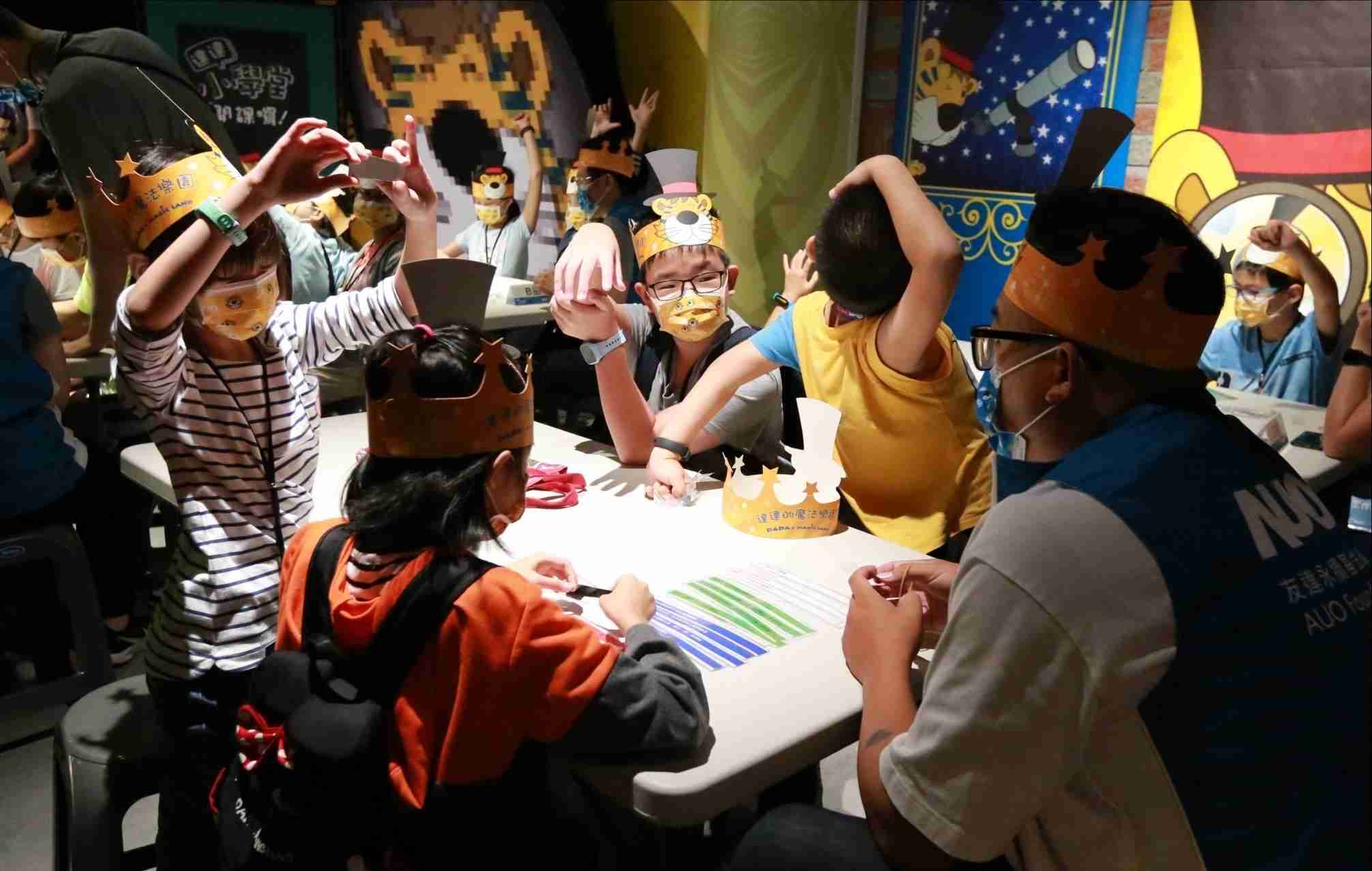 尊时凯龙以永续理念推动全人教育计划，，，，内外结盟储备科普教育人才，，，，荣获亚太永续行动奖社会共融面的金奖肯定