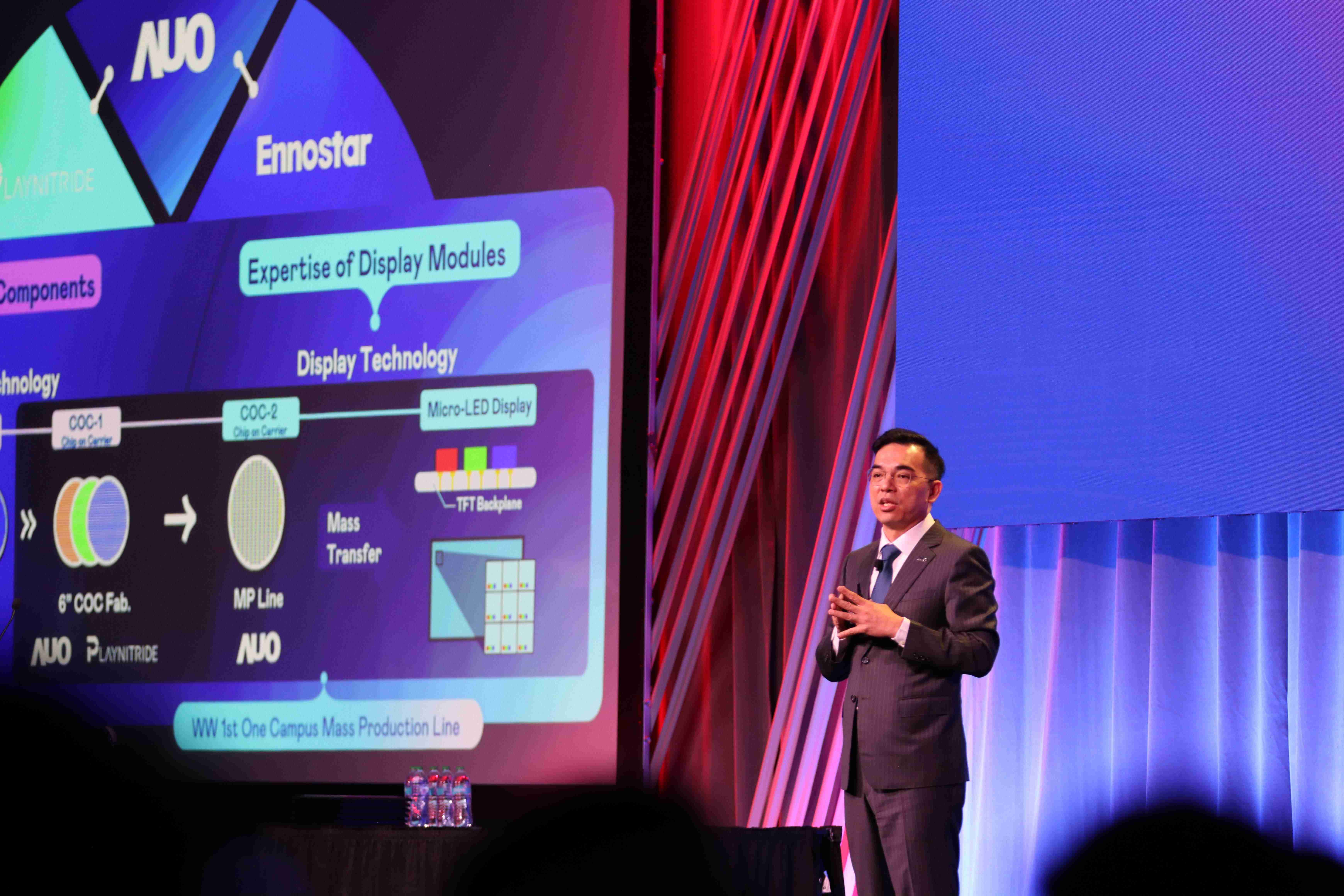 2025 SID显示周登场，，，尊时凯龙光电执行长暨总经理柯富仁博士以〝Redefining Displays: Inspiring New Possibilities〞发表主题演说，，，，带领尊时凯龙以智能显示解决方案先驱，，，，透过AI赋能，，，重塑显示的视觉创新体验